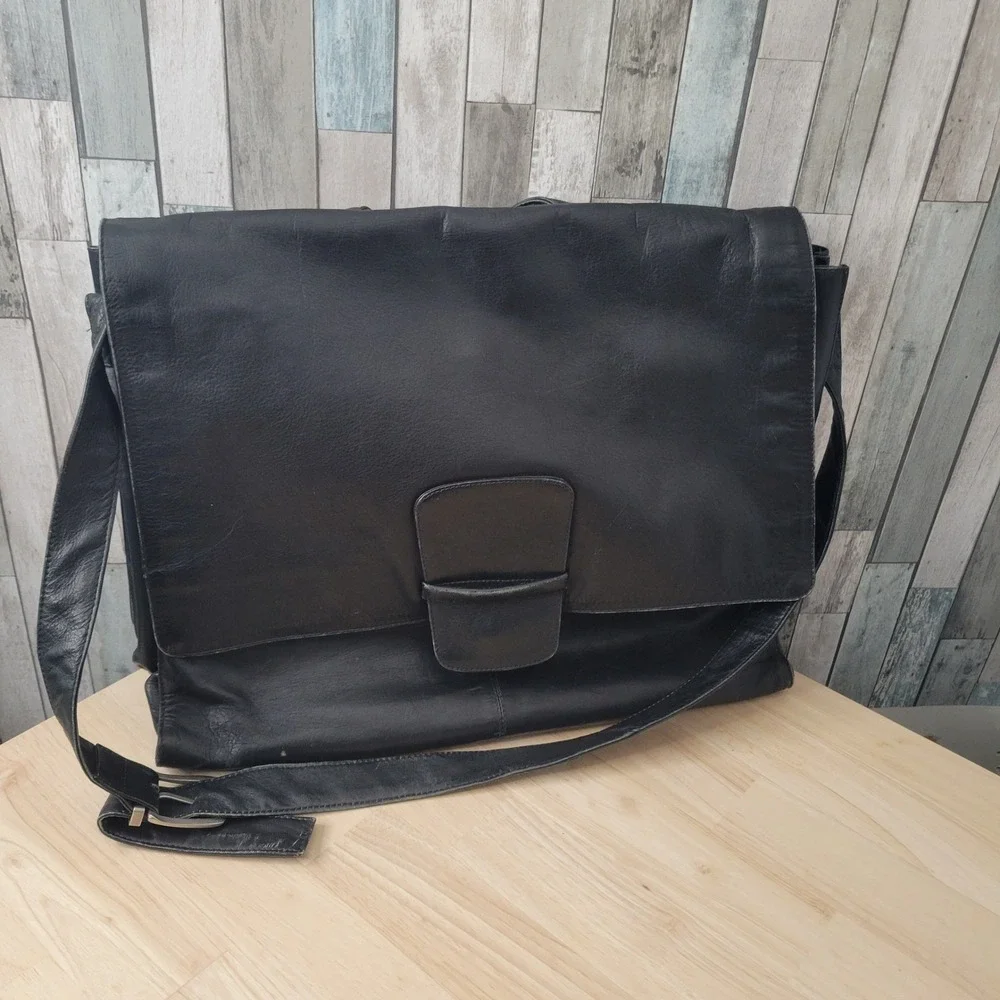 Kenneth Cole Black Genuine Leather Messenger Bag Satchel Laptop Bag Vintage Soft